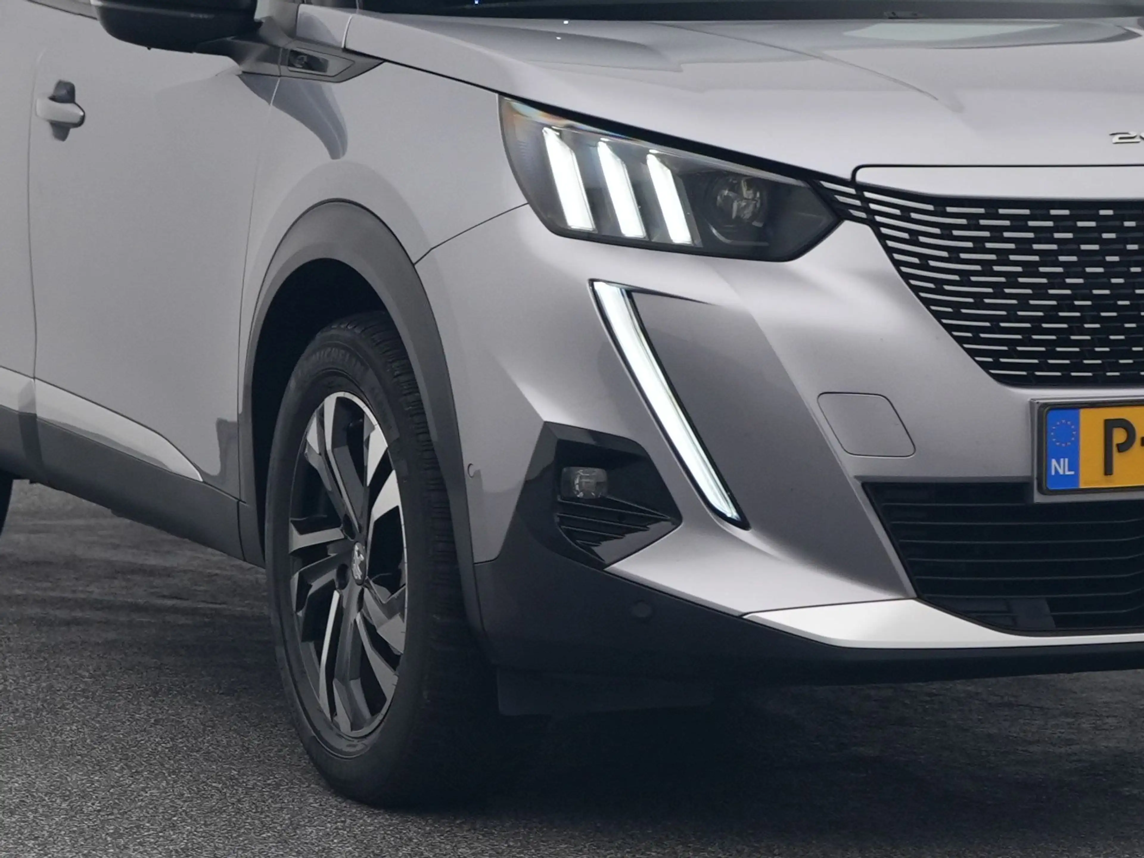 Peugeot e-2008 EV Allure 50 kWh | CAMERA | KEYLESS — photo 17