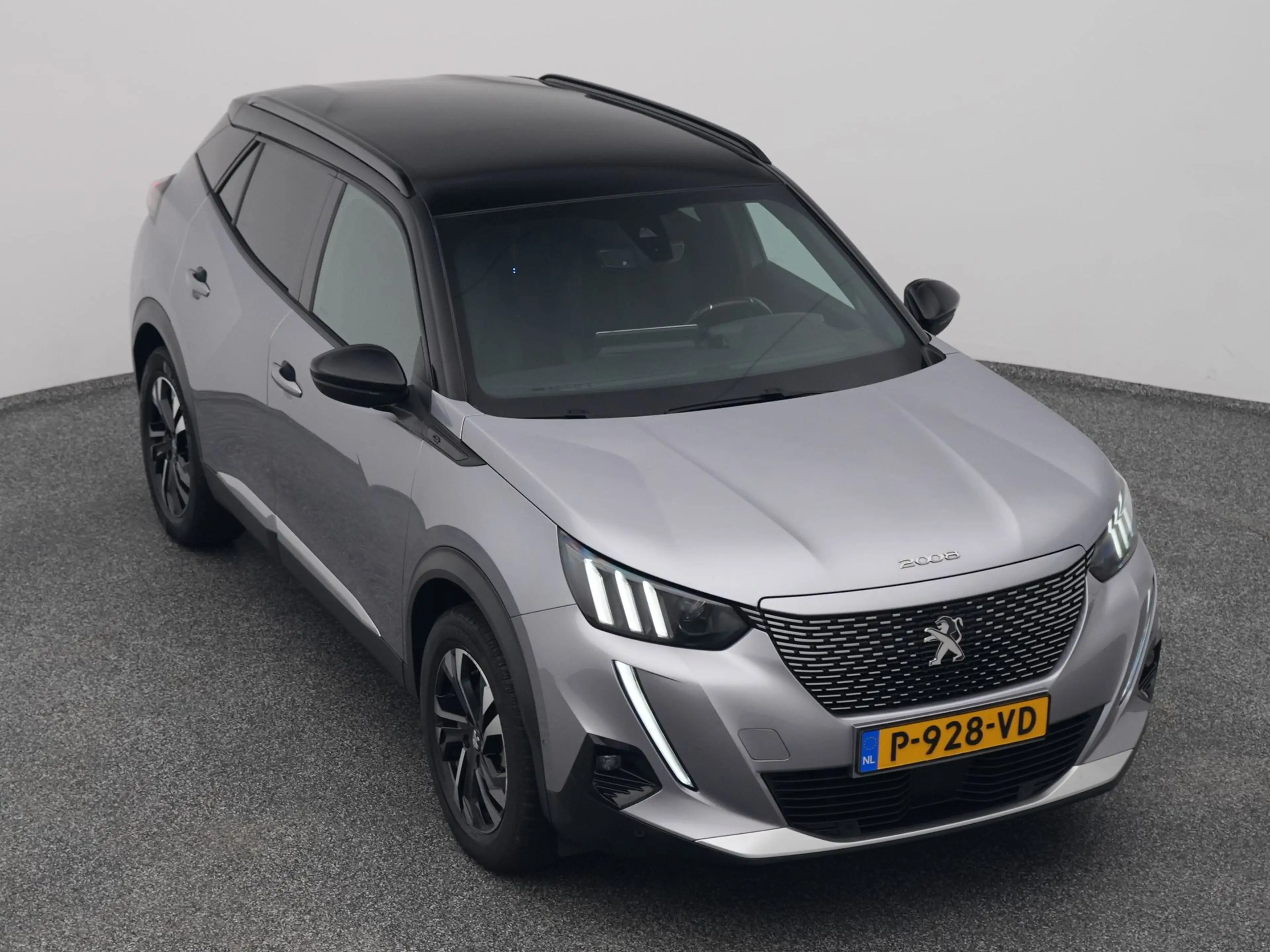 Peugeot e-2008 EV Allure 50 kWh | CAMERA | KEYLESS — photo 24