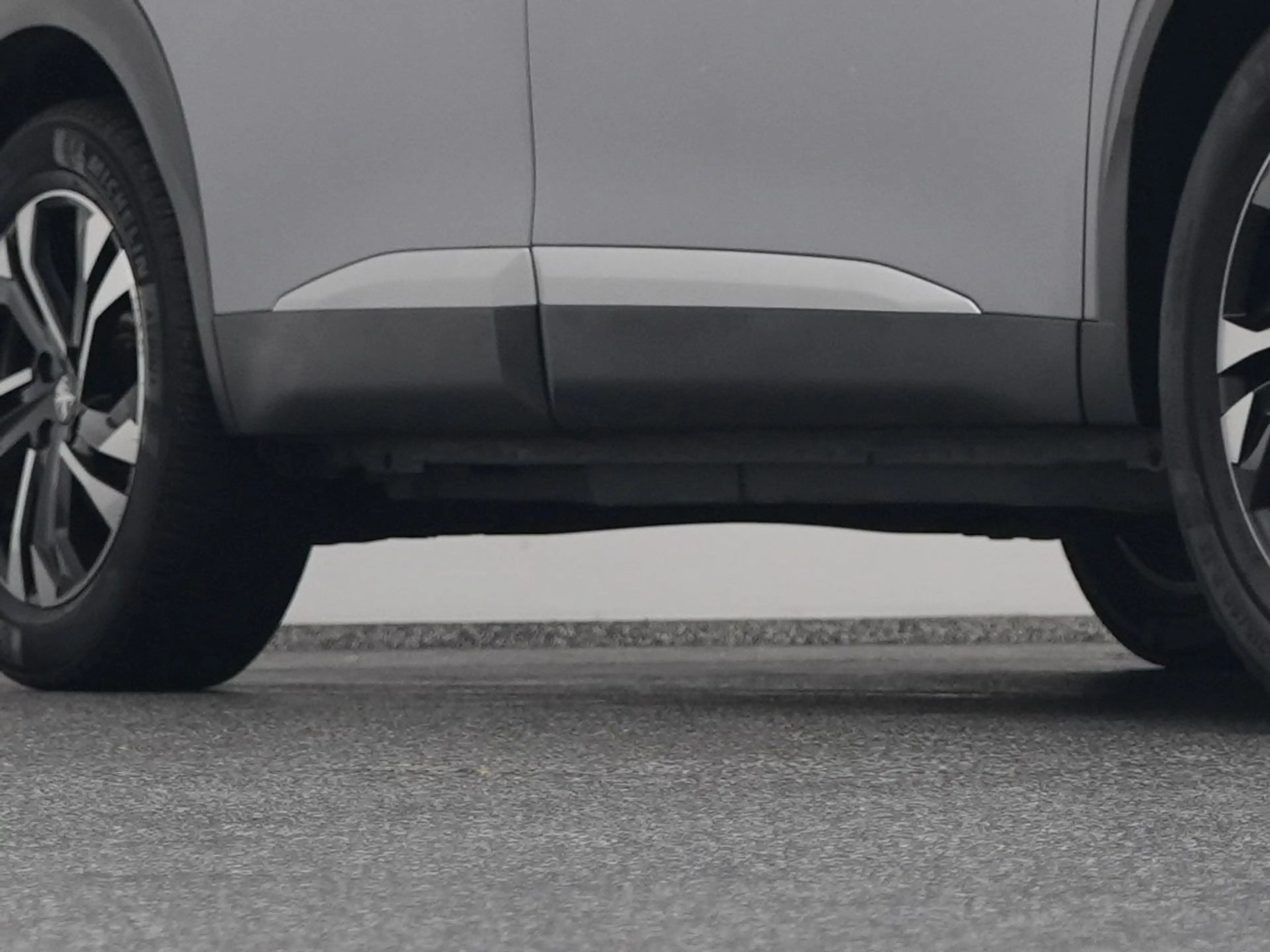 Peugeot e-2008 EV Allure 50 kWh | CAMERA | KEYLESS — photo 38