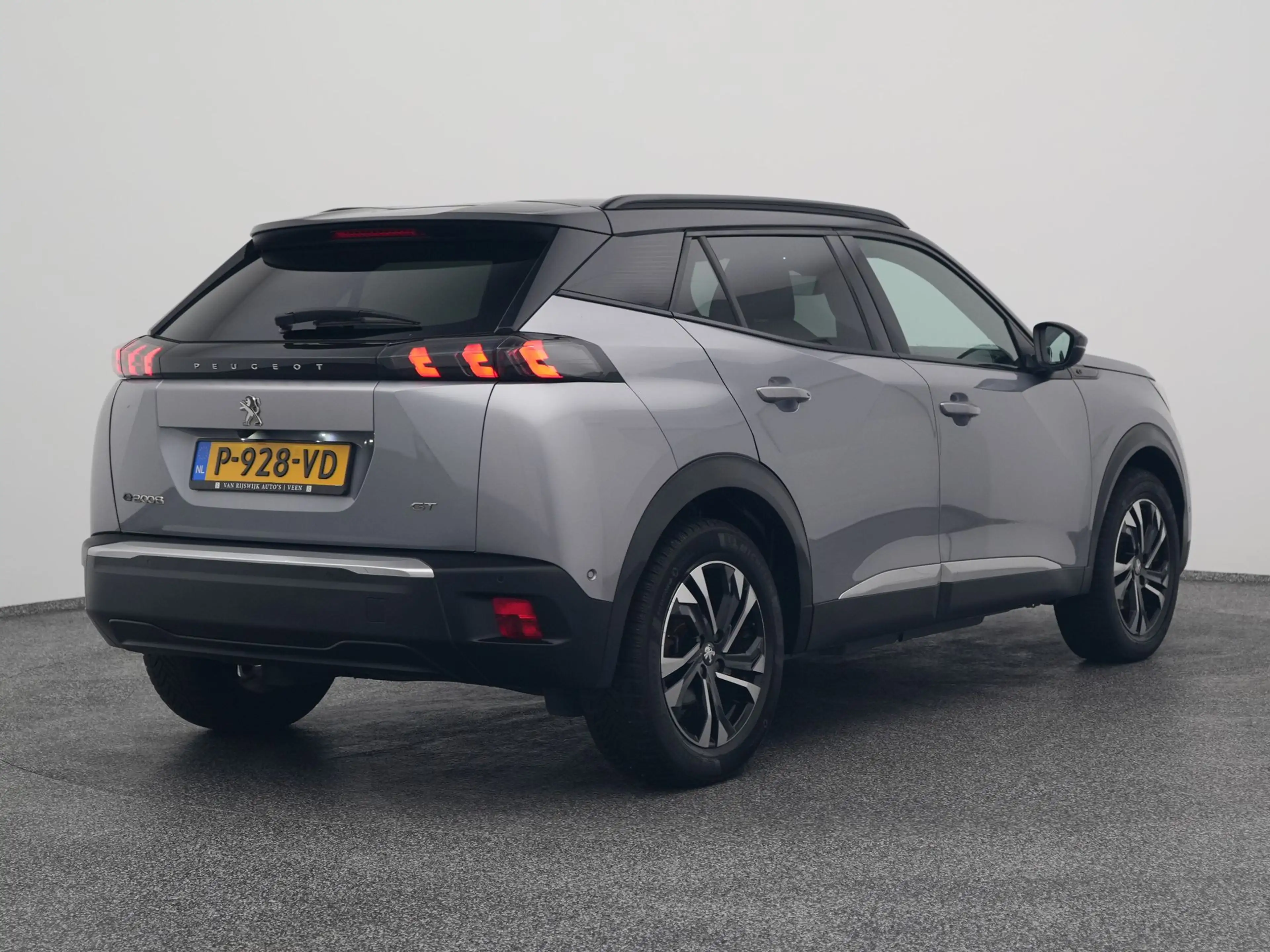 Peugeot e-2008 EV Allure 50 kWh | CAMERA | KEYLESS — photo 6