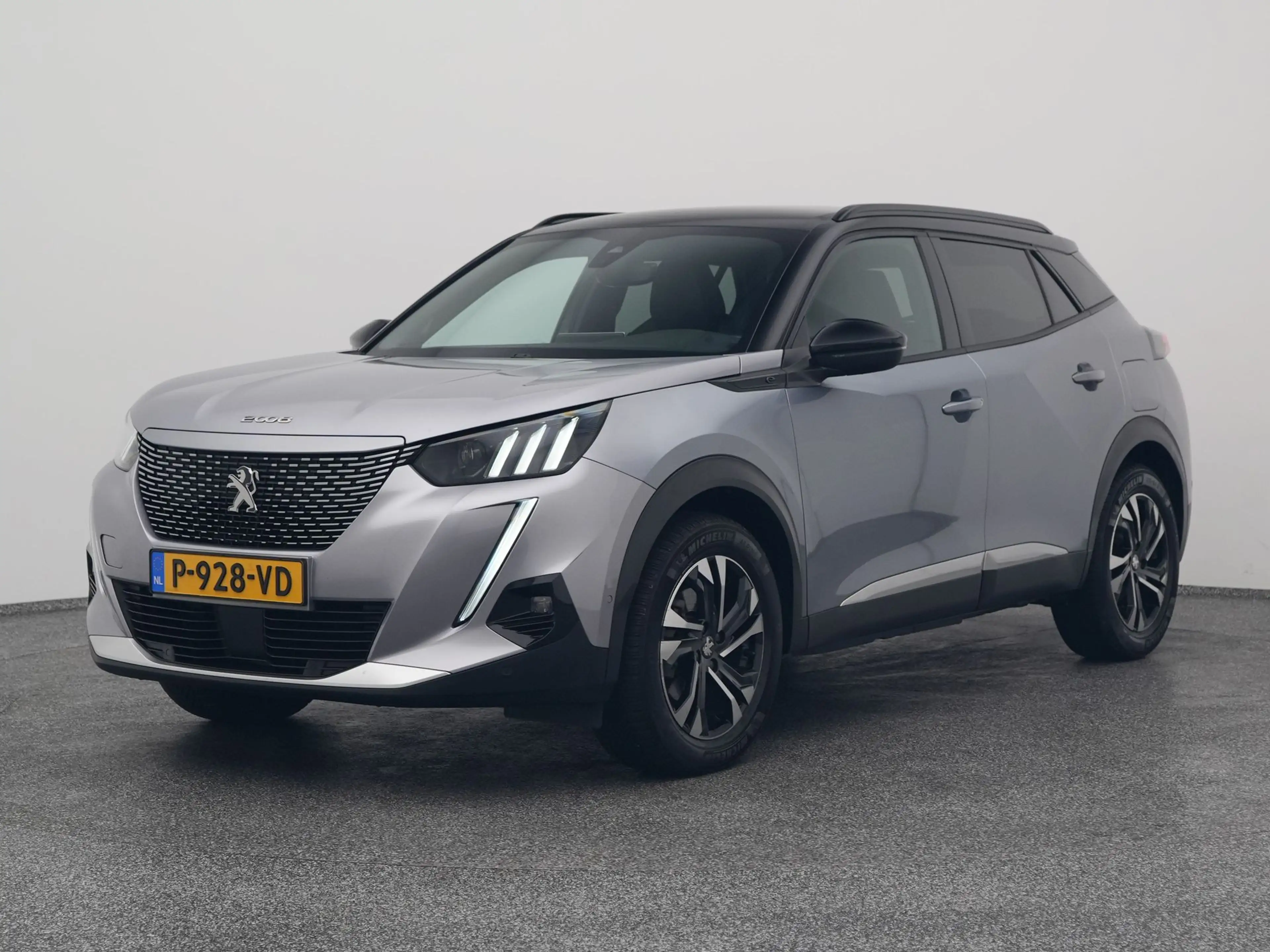 Peugeot e-2008 EV Allure 50 kWh | CAMERA | KEYLESS