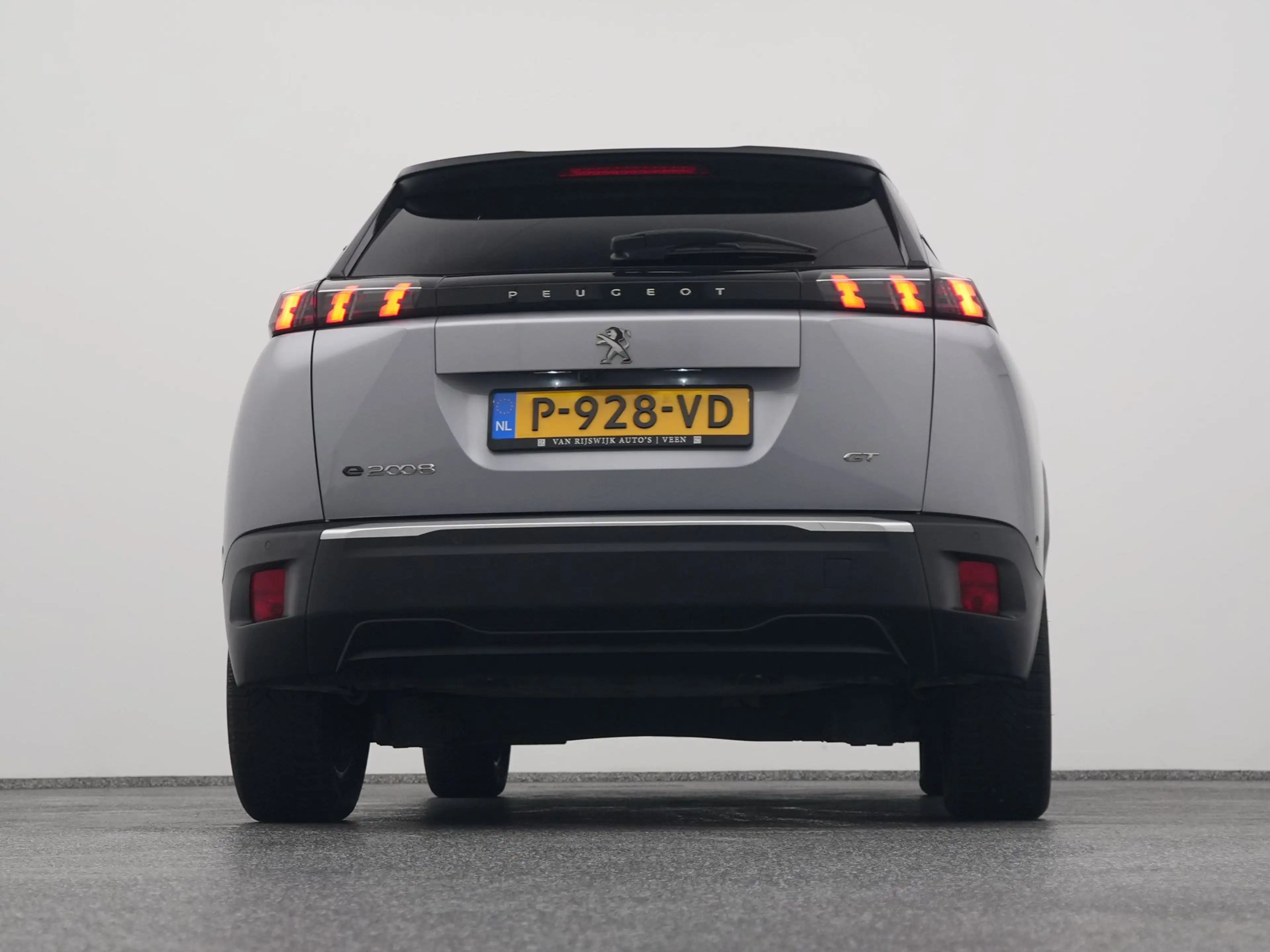 Peugeot e-2008 EV Allure 50 kWh | CAMERA | KEYLESS — photo 36