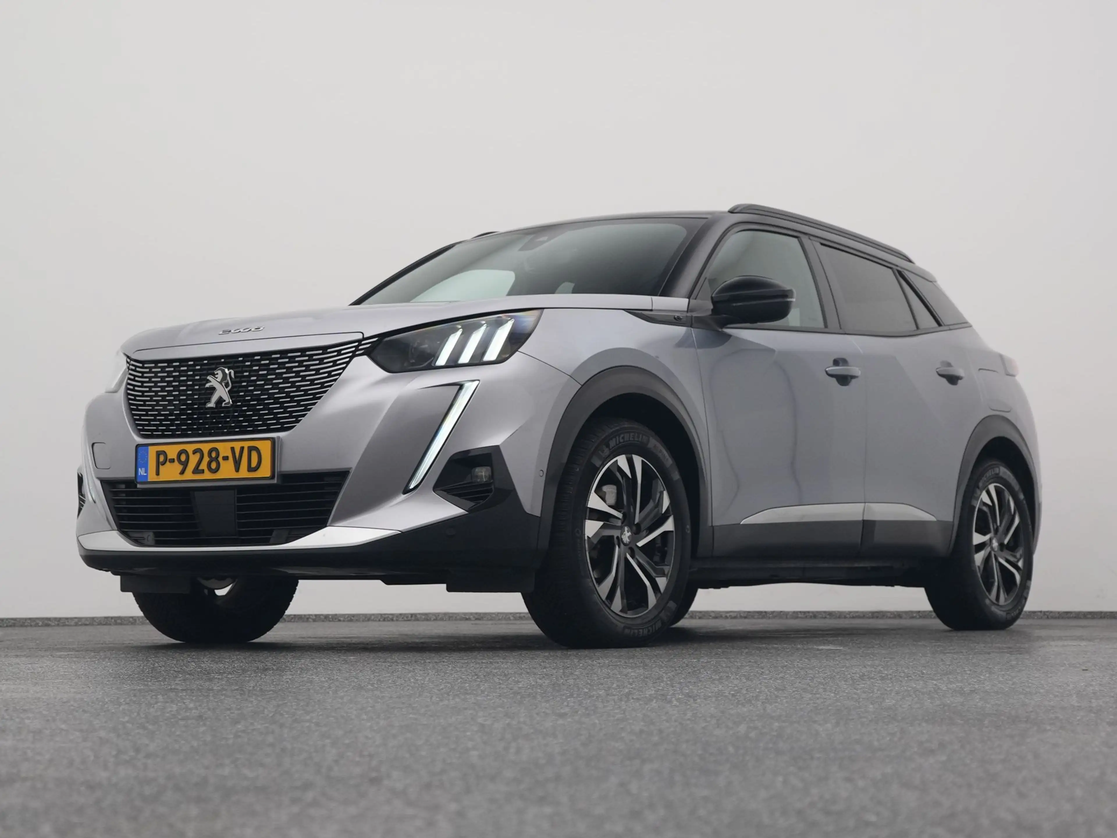 Peugeot e-2008 EV Allure 50 kWh | CAMERA | KEYLESS — photo 15