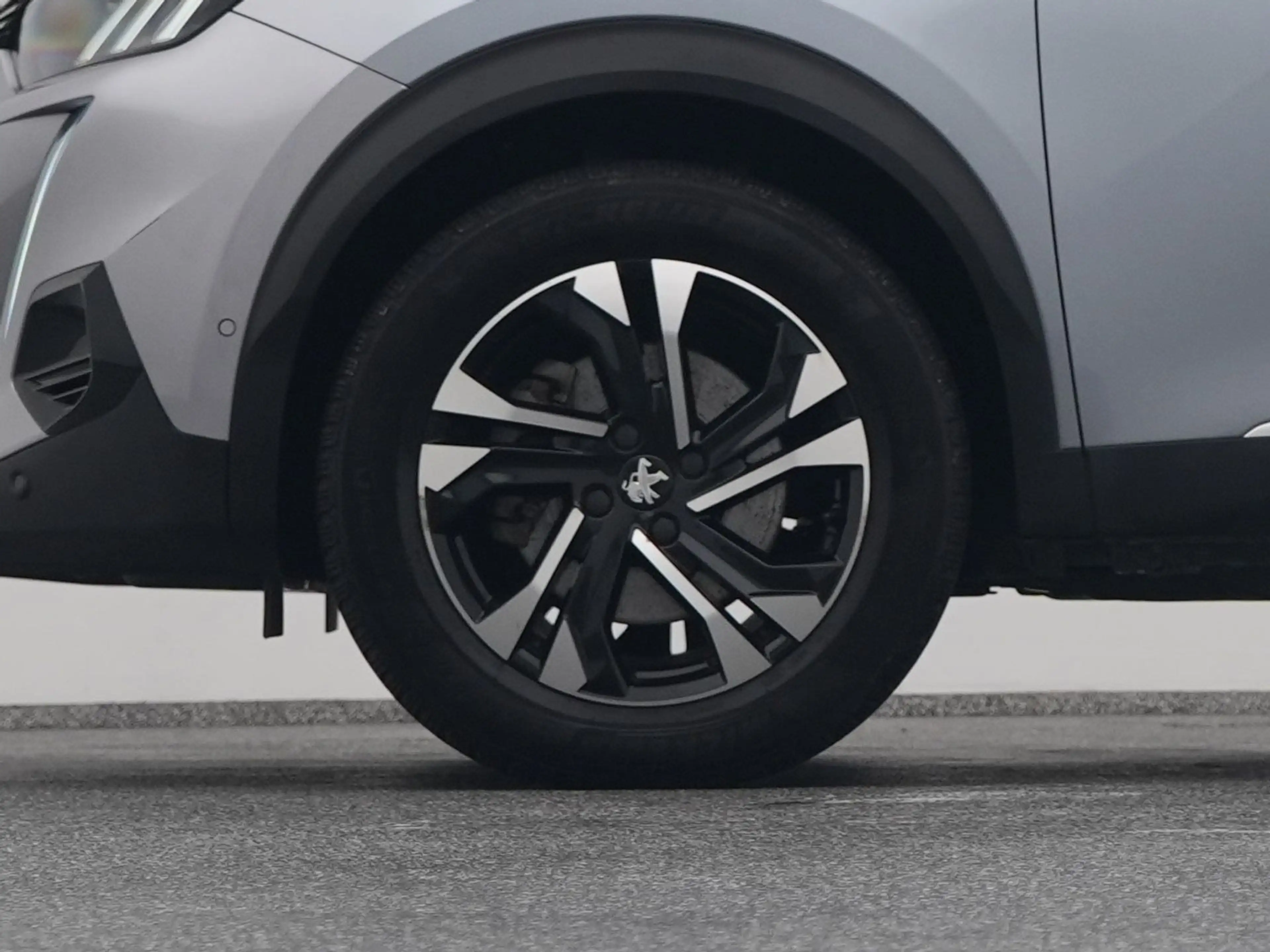 Peugeot e-2008 EV Allure 50 kWh | CAMERA | KEYLESS — photo 39