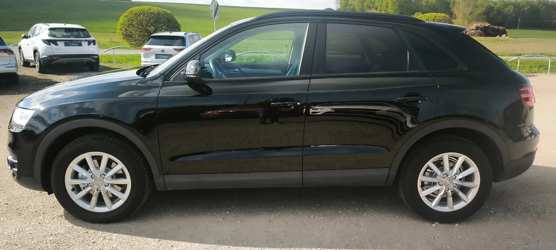 Audi Q3 2.0 TDI*DAYLIGHT*BI-XENON*PDC VO+HI*AHK*SITZHZG* Schwarz - 2