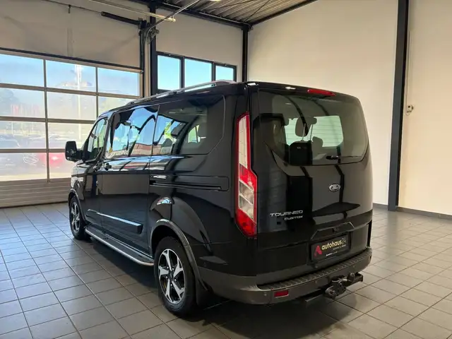 Ford Tourneo Custom view 4