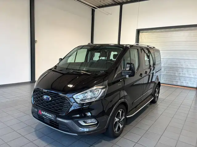 Ford Tourneo Custom view 3