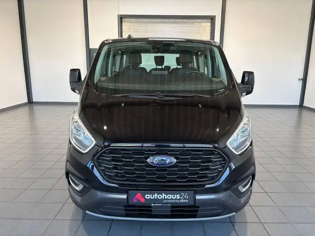 Ford Tourneo Custom view 2