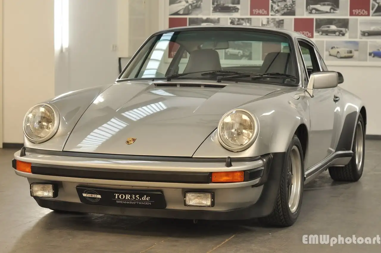 Porsche 930
