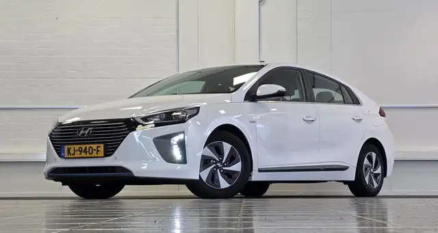 Hyundai IONIQ 1.6 GDi First Edition Pano Leer Vol opties! Garant