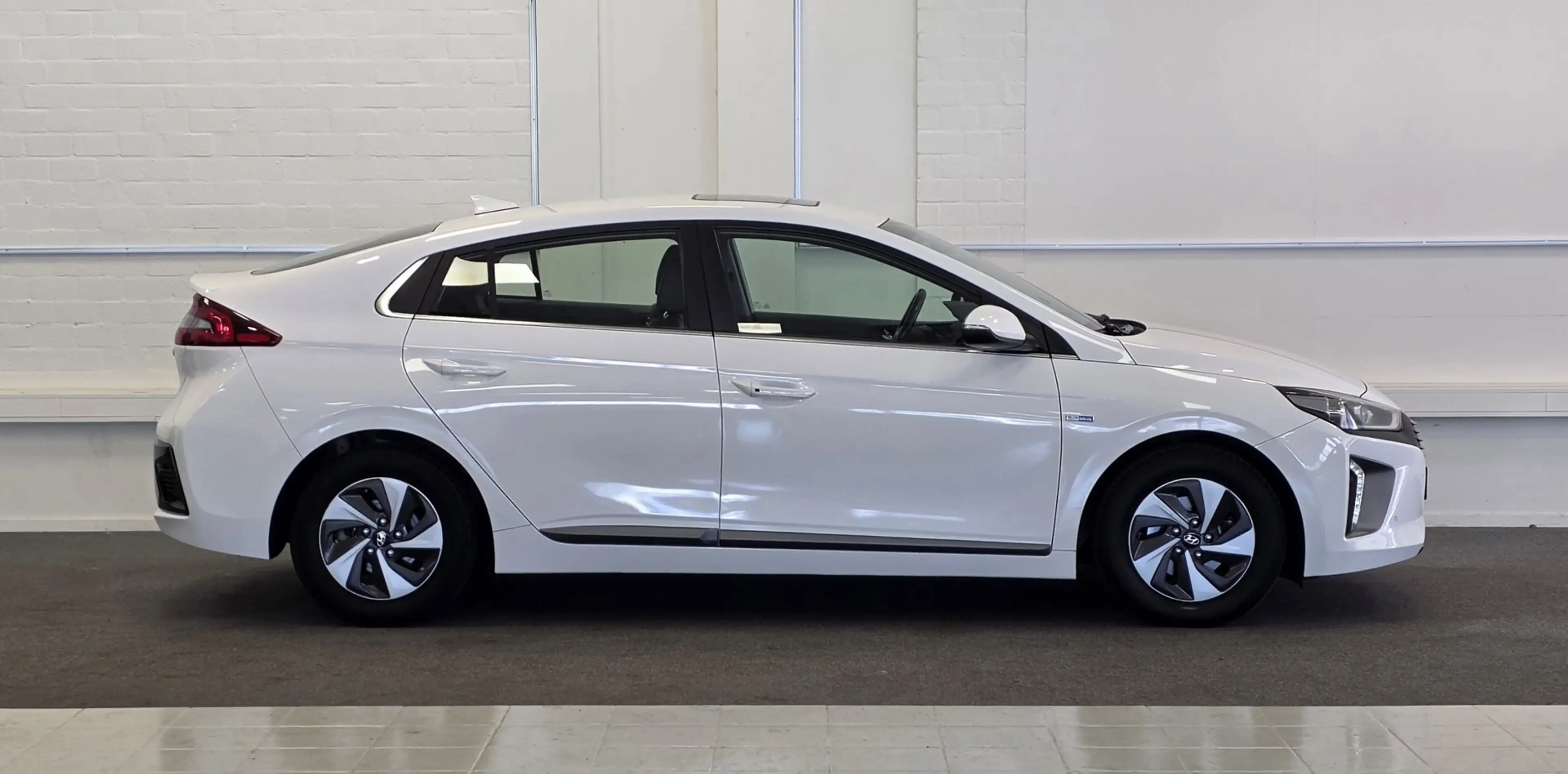 Hyundai IONIQ 1.6 GDi First Edition Pano Leer Vol opties! Garant — photo 4