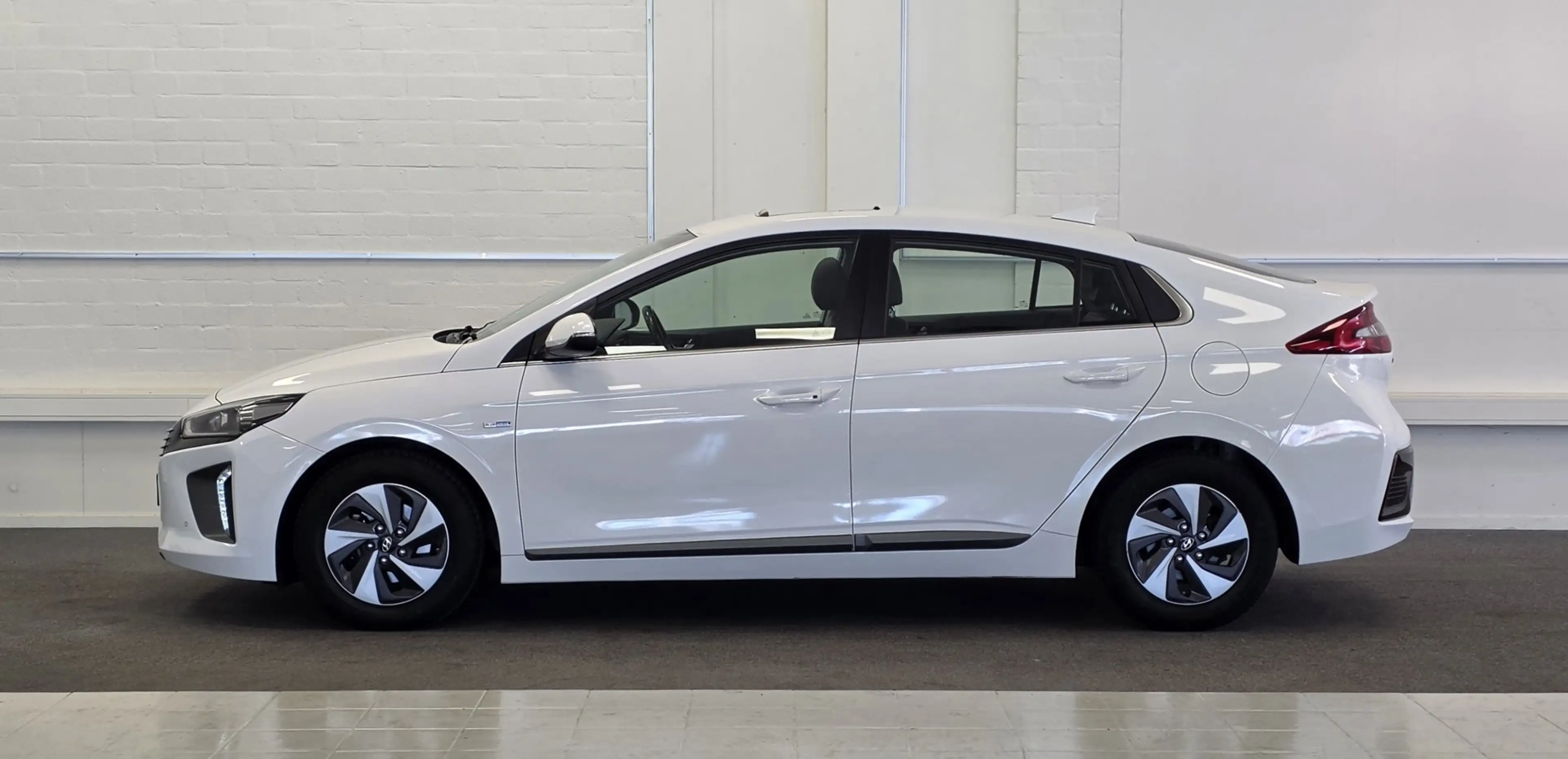Hyundai IONIQ 1.6 GDi First Edition Pano Leer Vol opties! Garant — photo 3