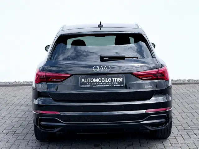 Audi Q3 view 6