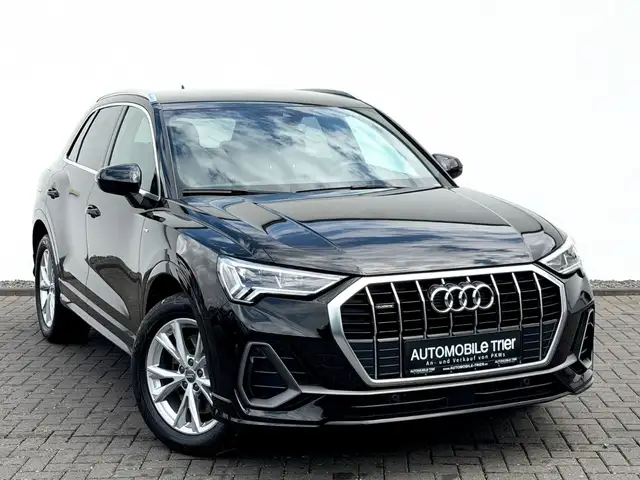 Audi Q3 view 3