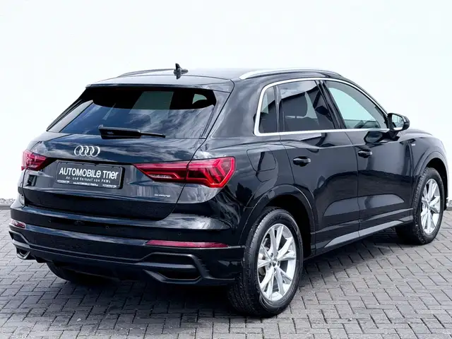 Audi Q3 view 5