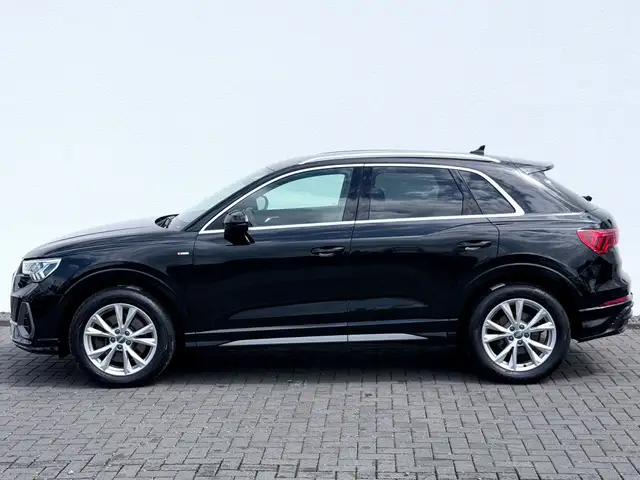 Audi Q3 view 8