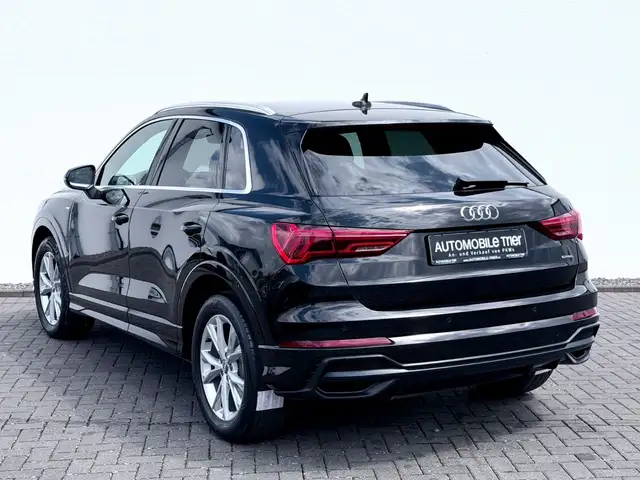 Audi Q3 view 7