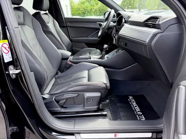 Audi Q3 view 13