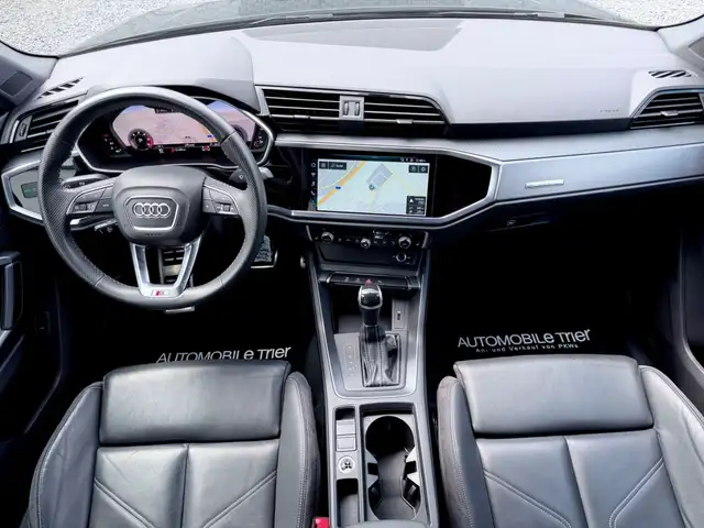 Audi Q3 view 11