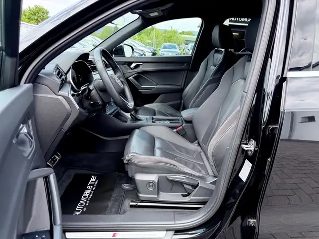 Audi Q3 view 9