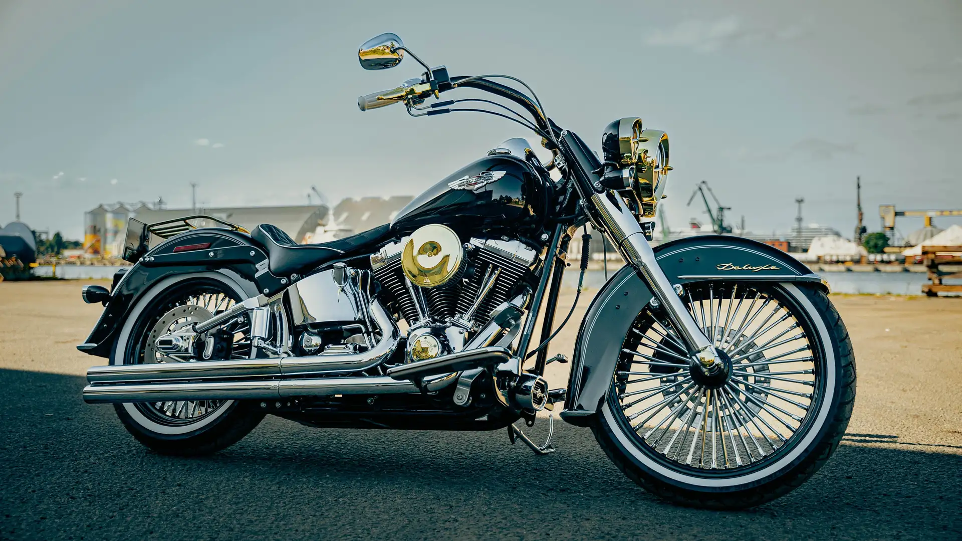 Harley-Davidson Deluxe Softail FLSTNI Show Bike! Fekete - 2