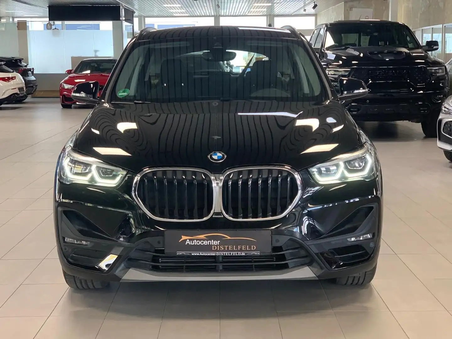 BMW X1 sDrive 18 i Automatik Komfort Kamera Schwarz - 2