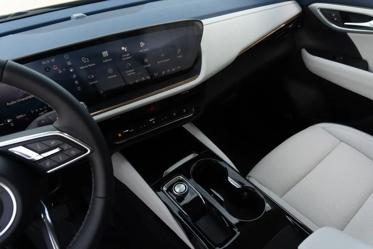 Buick Envision photo Buick Envision