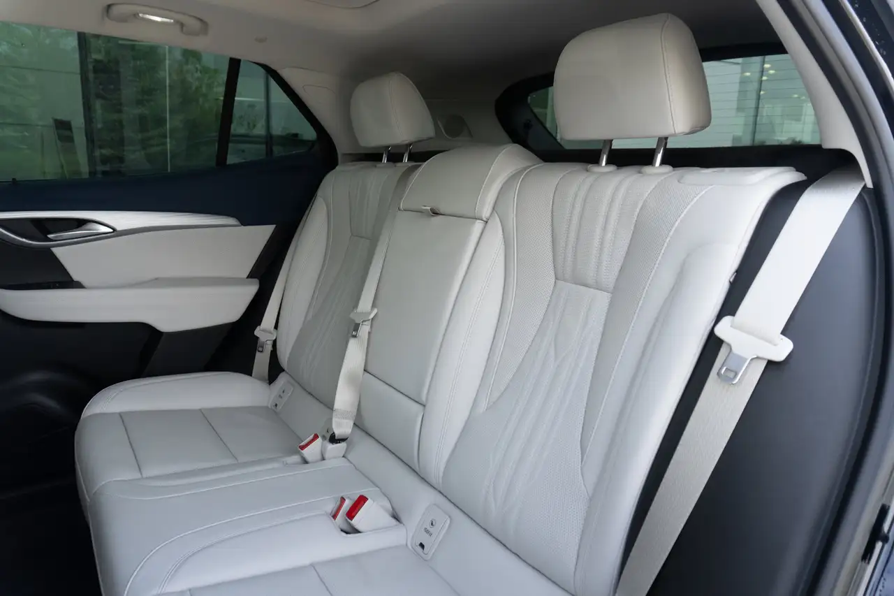 Buick Envision photo Buick Envision