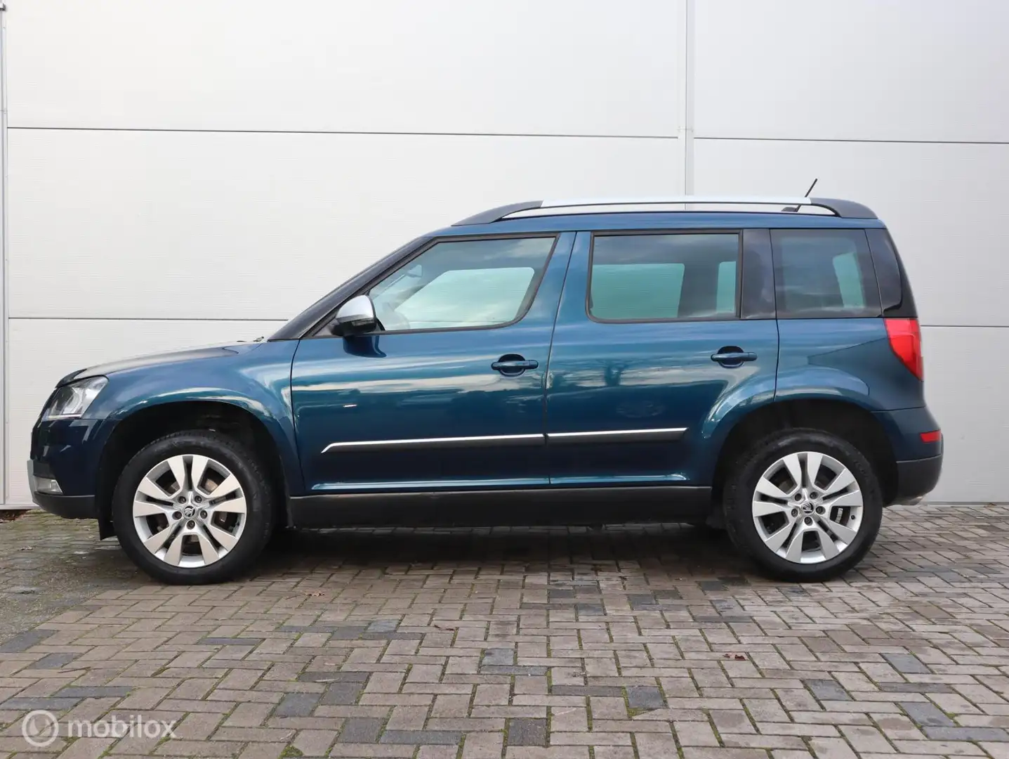 Skoda Yeti 1.2 TSI Trekhaak Xenon Alcantara Stoelverwarming Blauw - 2