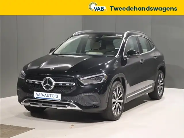 Mercedes-Benz GLA 180 LUXURY LINE PROGRESSIVE