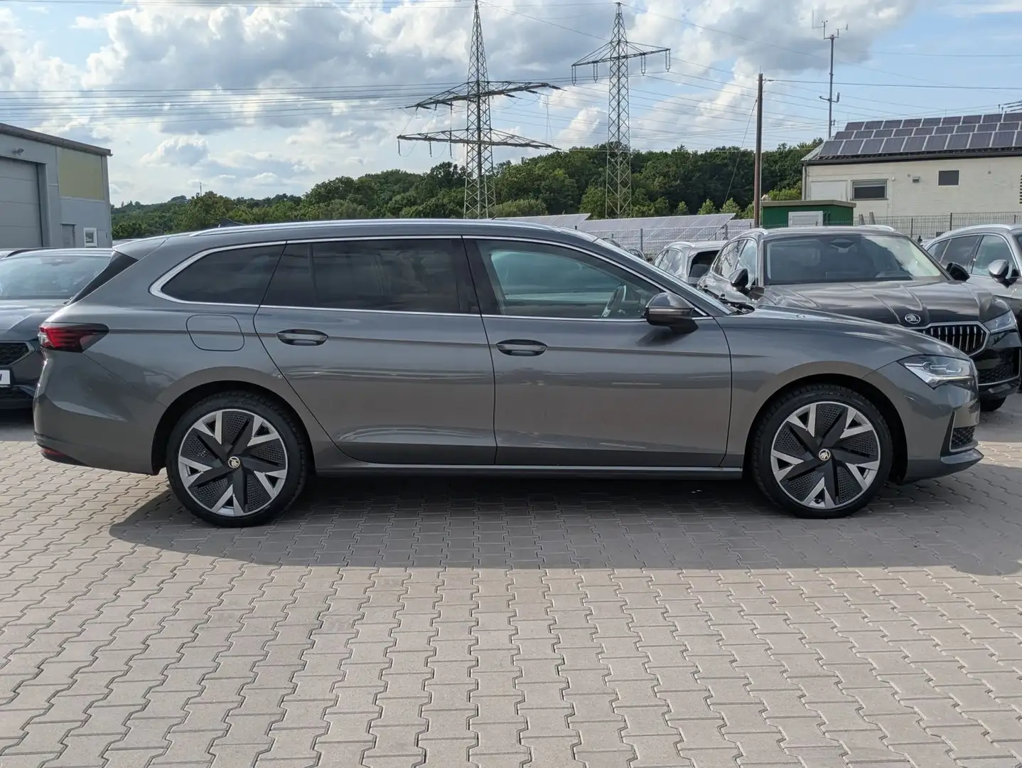 Skoda Superb 2.0 TDI 4x4 Selection MATRIX*AHK*PANO*19" Grijs - 2