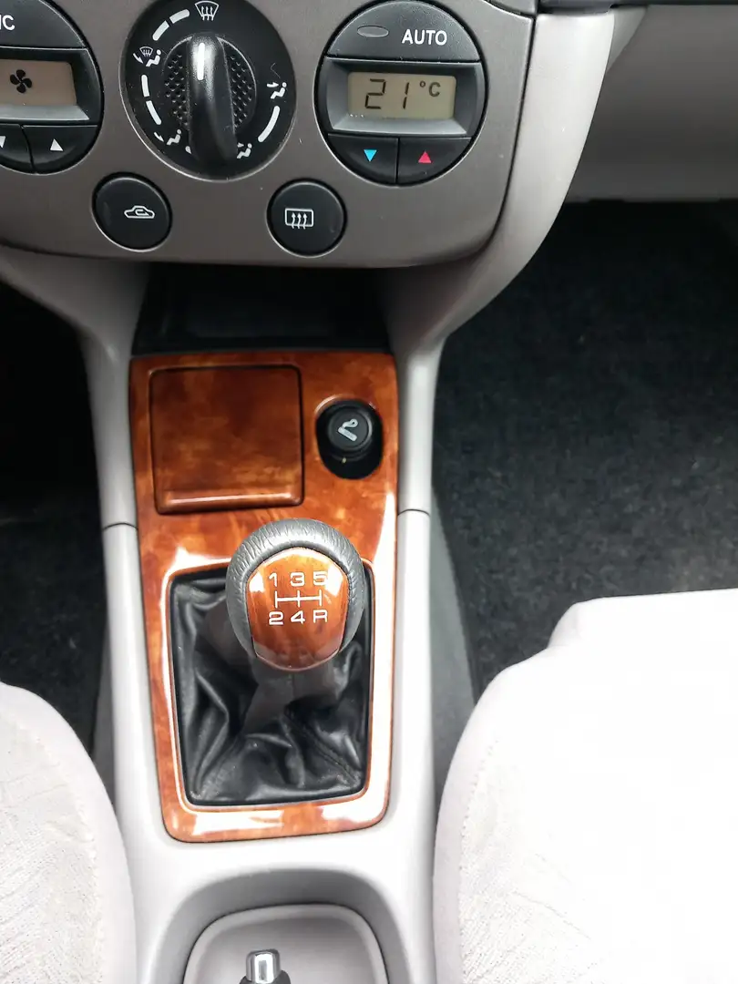 Nissan Primera 5p 2.0 td SE c/CL - 2