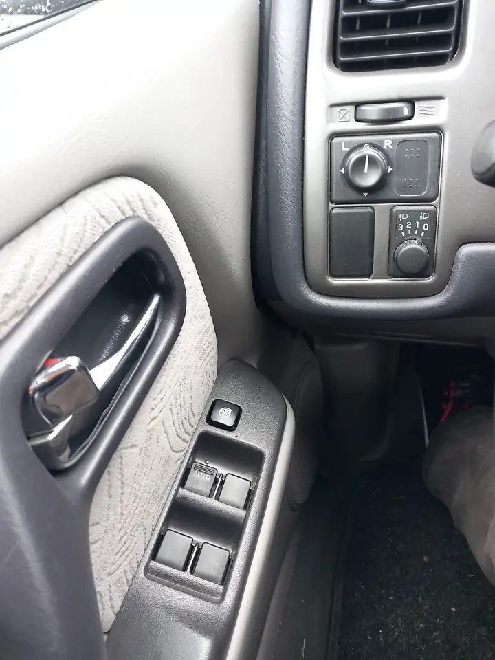 Nissan Primera 5p 2.0 td SE c/CL, foto 3