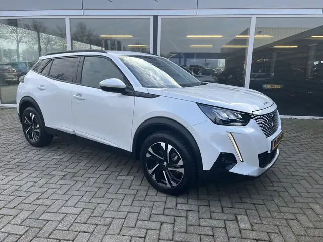 Peugeot e-2008 EV Allure Pack 50 kWh LMV / Stoelverwarming / Led