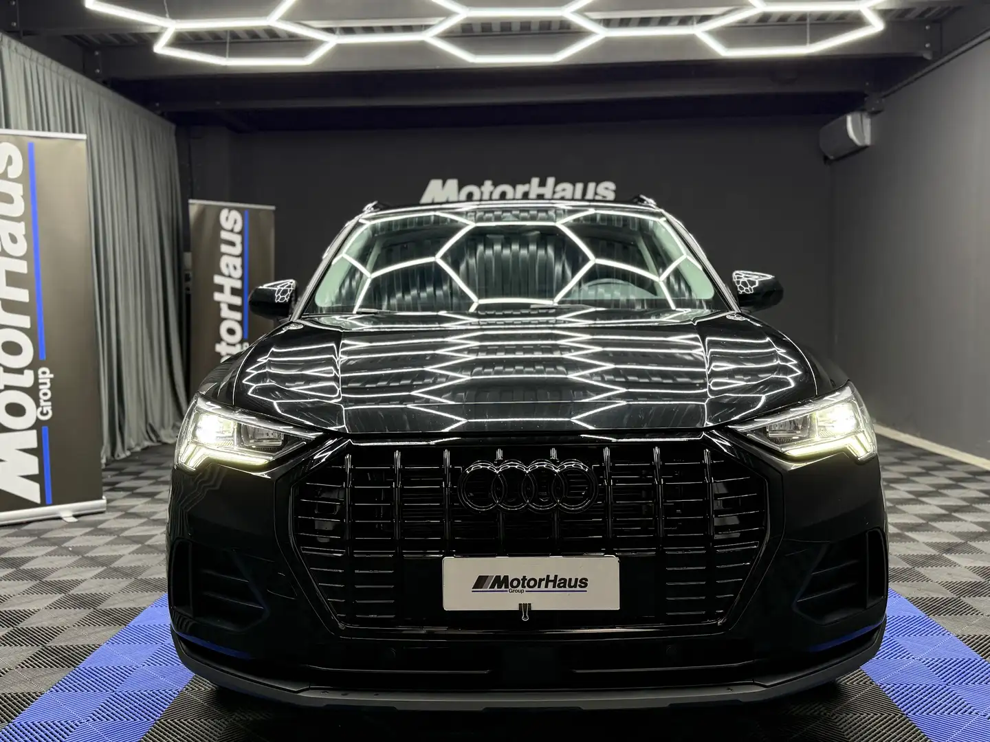 Audi Q3 35 2.0 tdi Business Advanced Zwart - 2