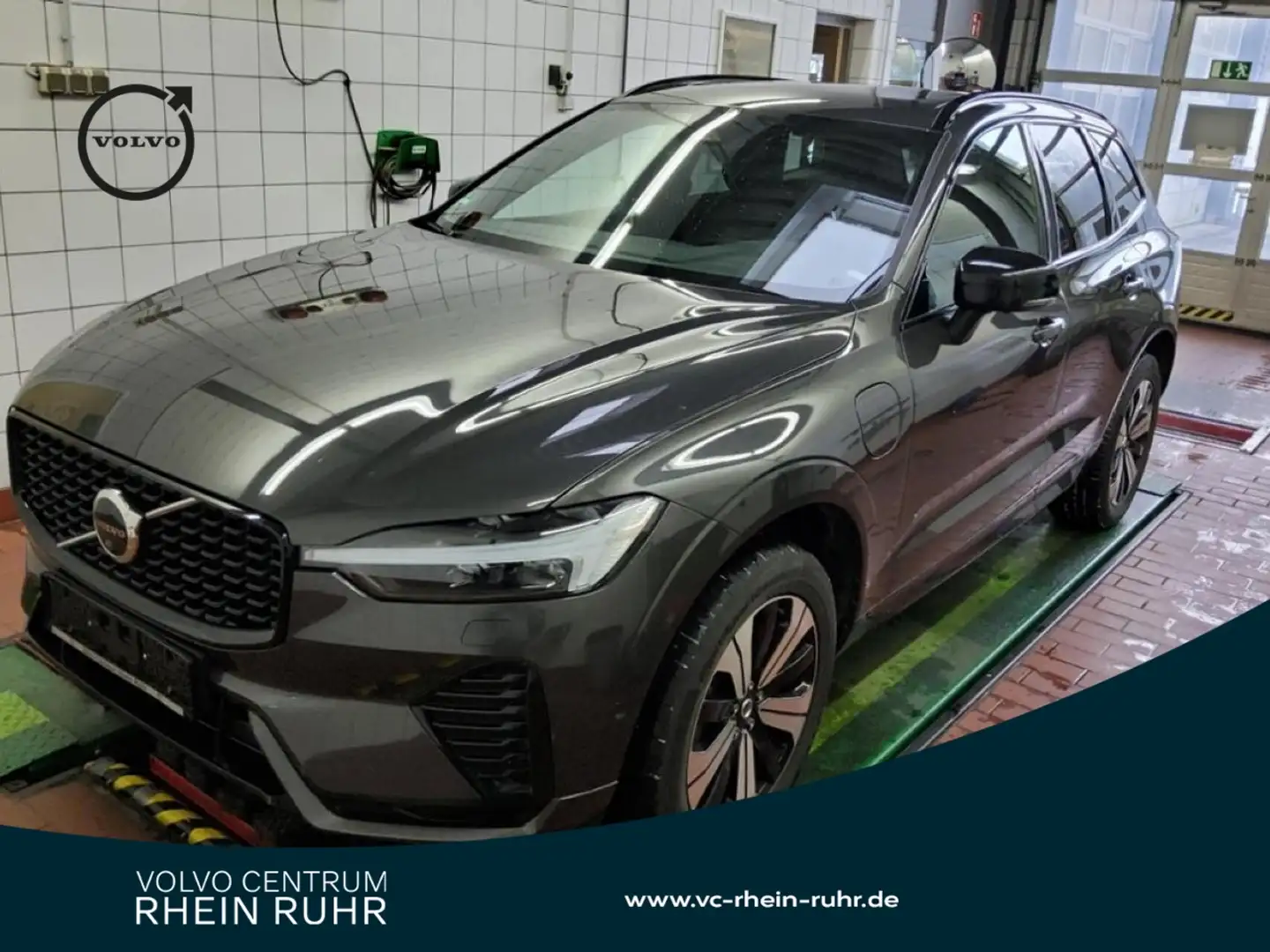 Volvo XC60 T6 PLUG-IN AWD PLUS DARK AHK+FAP+PANO+360°+ Grau - 1