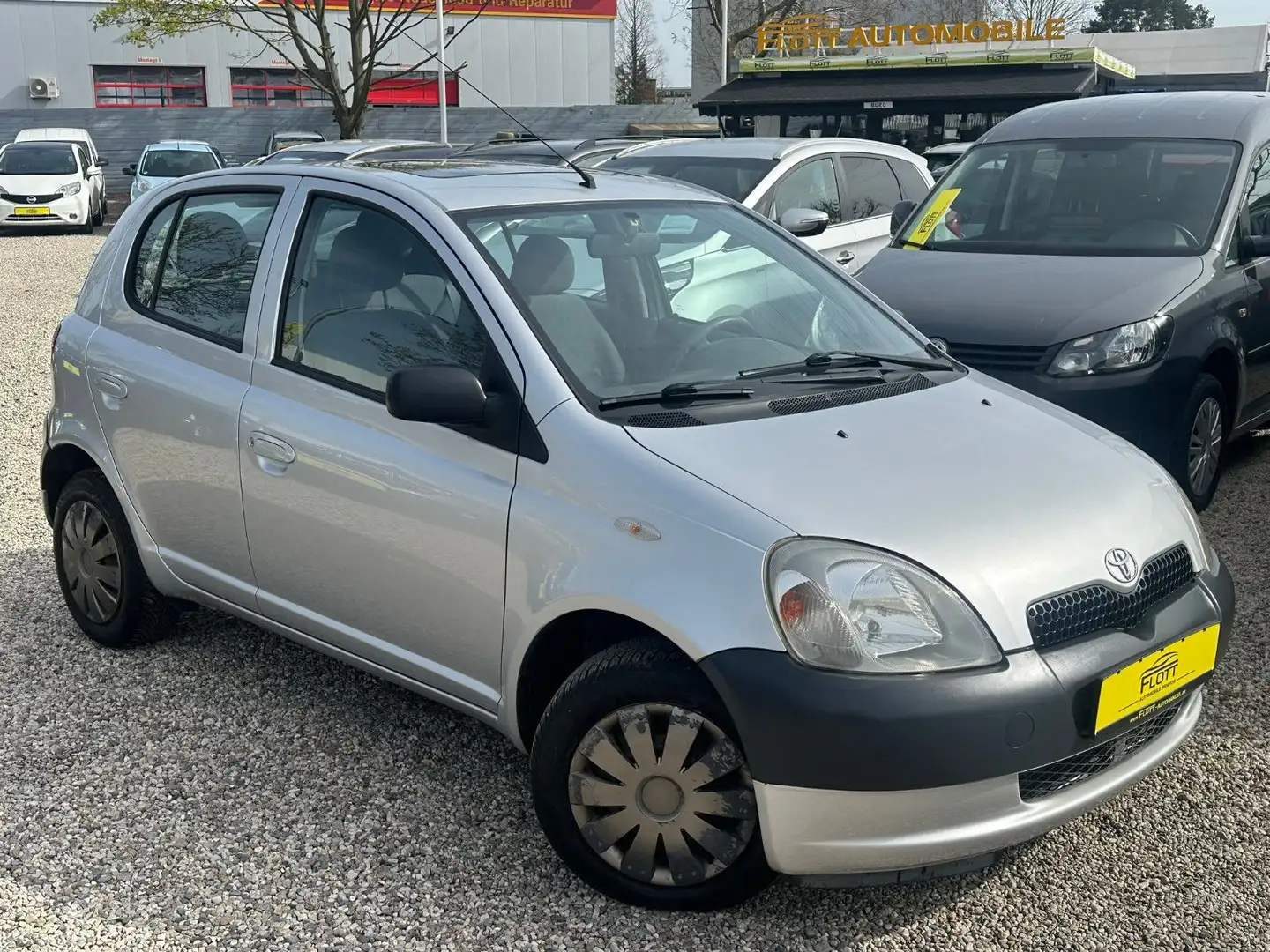 Toyota Yaris 1.3*30TKM*1.Hand*S-Dach*TÜV NEU Plateado - 1