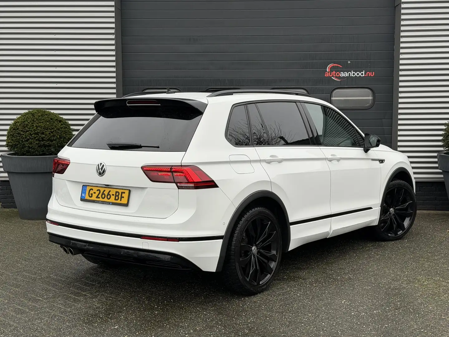 Volkswagen Tiguan 1.5 TSI R-Line | Panoramadak | Adaptive Cruise Con Weiß - 2