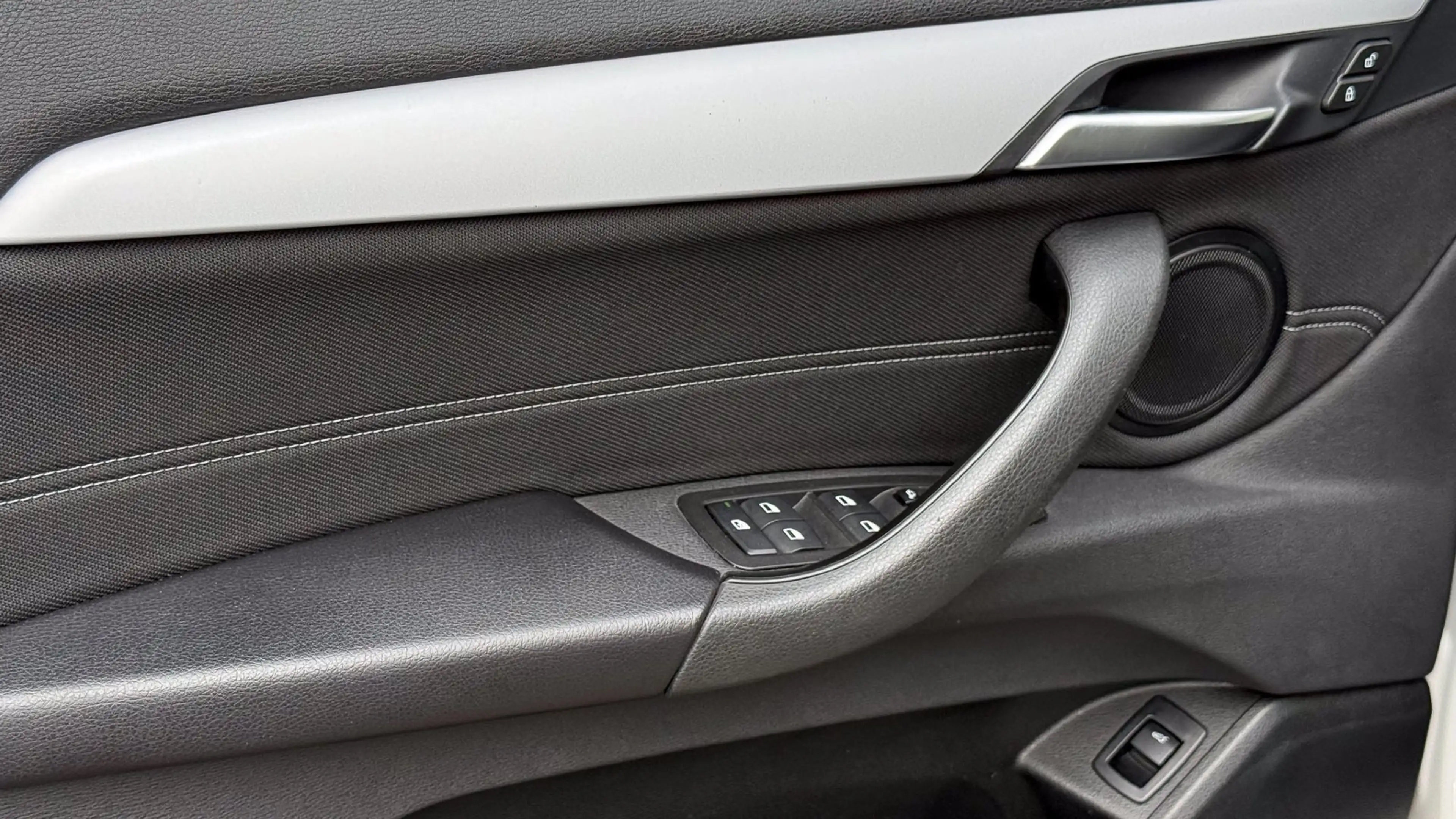 BMW X2 sDrive18d — photo 12