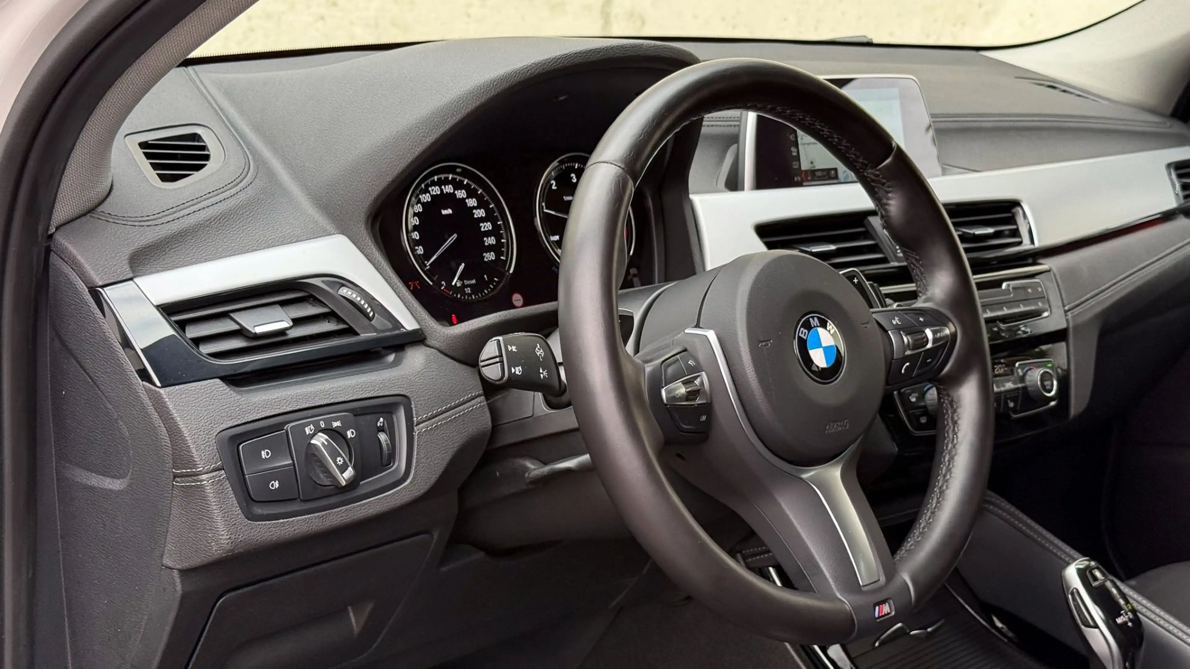 BMW X2 sDrive18d — photo 9
