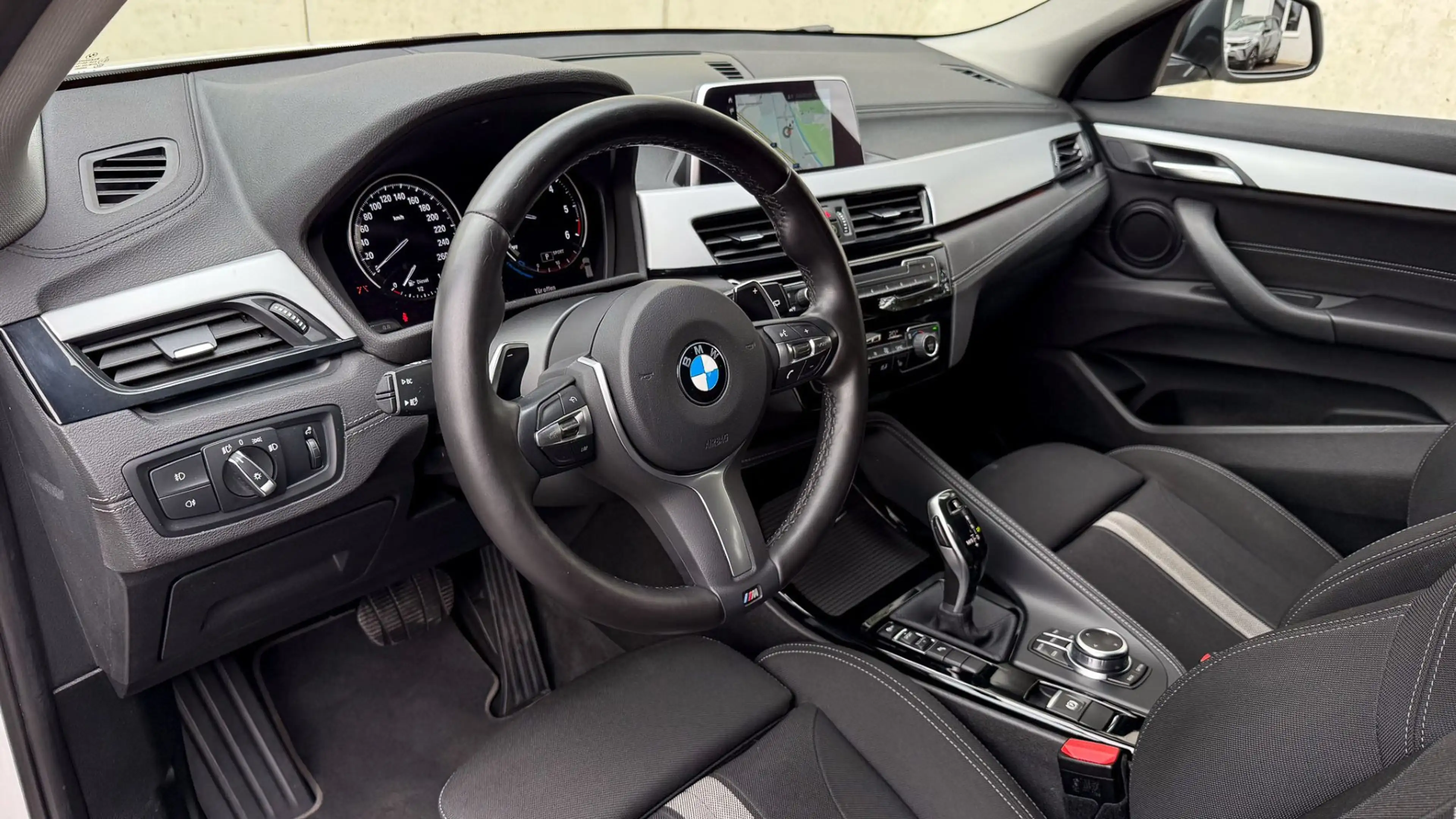 BMW X2 sDrive18d — photo 8
