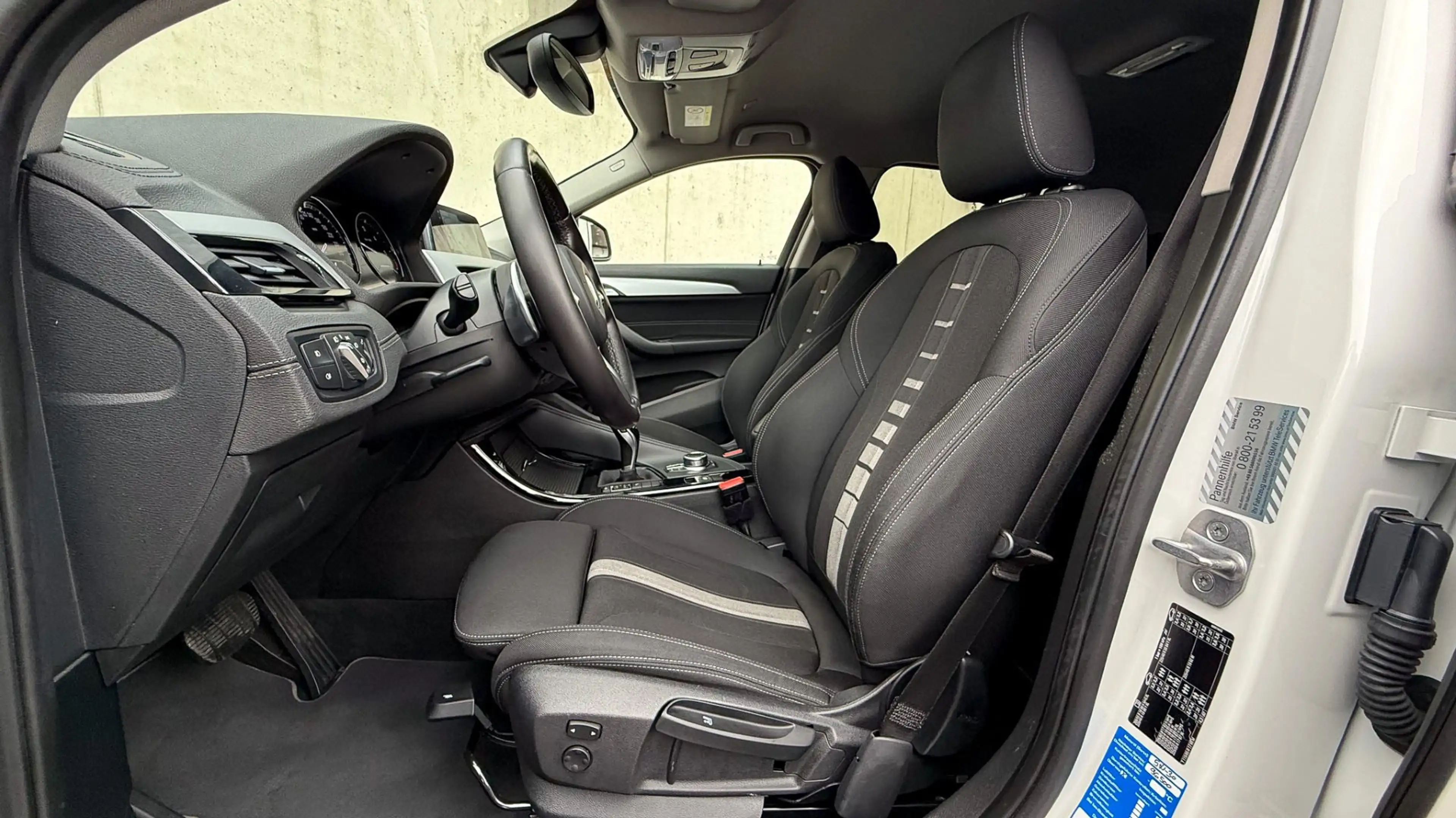 BMW X2 sDrive18d — photo 13
