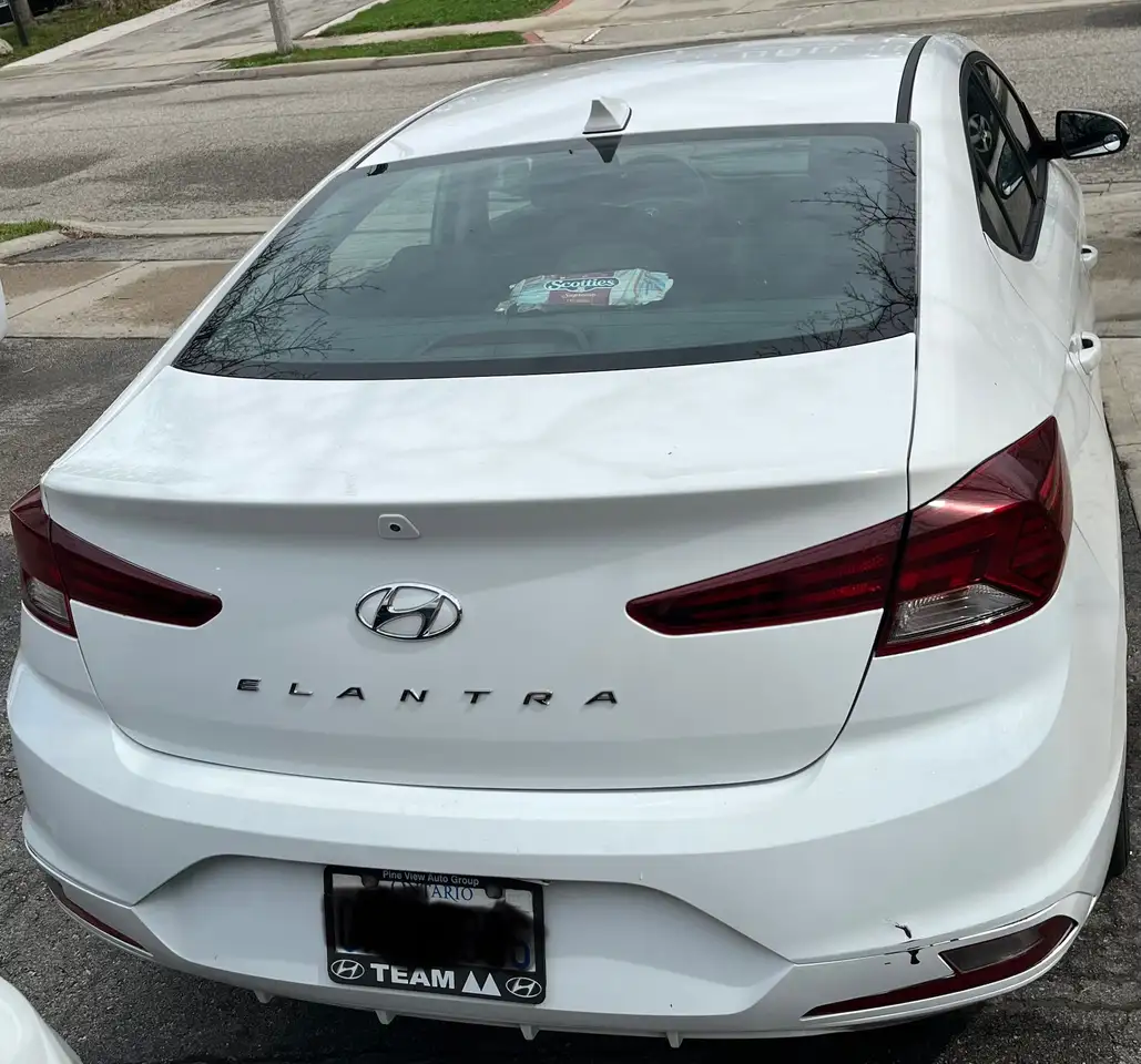 Hyundai ELANTRA снимка Hyundai ELANTRA