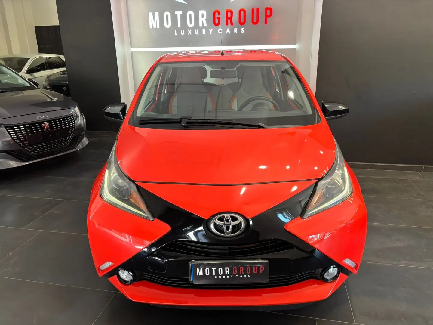 Toyota Aygo 1.0 VVT-i 69 CV 5 porte x-wave Oranje - 2