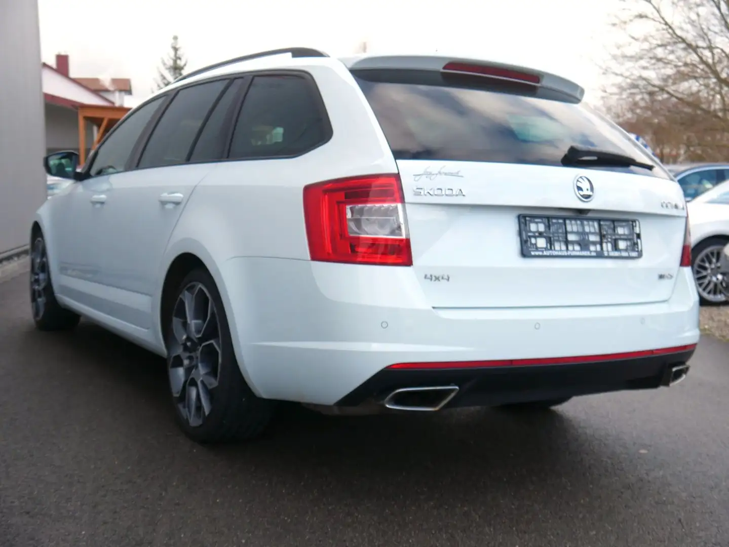 Skoda Octavia Combi RS 4x4 NAVI/BIXENON/PDC/CARPLAY Weiß - 2