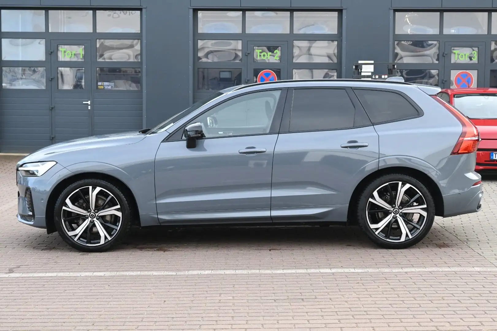 Volvo XC60 B5D AWD Ultimate Dark*LED*PANO*STHZ*LUFT*QI Grau - 2
