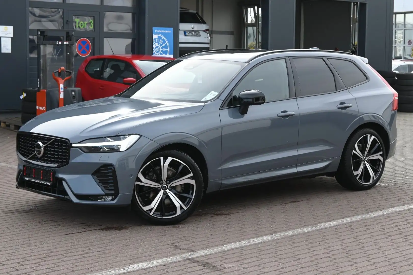 Volvo XC60 B5D AWD Ultimate Dark*LED*PANO*STHZ*LUFT*QI Grau - 1