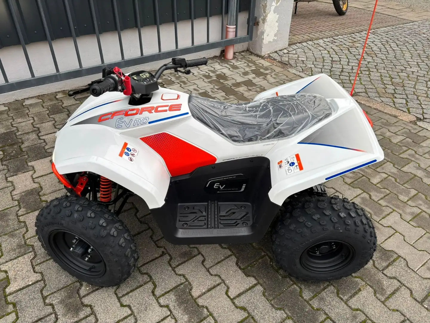 CFMOTO CForce EV110 Elektro Bianco - 2