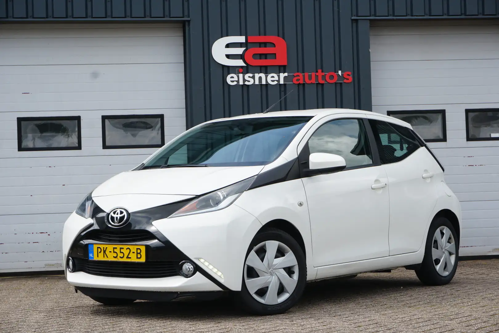 Toyota Aygo 1.0 VVT-i x-play | CAMERA | BLUETOOTH | Bianco - 1