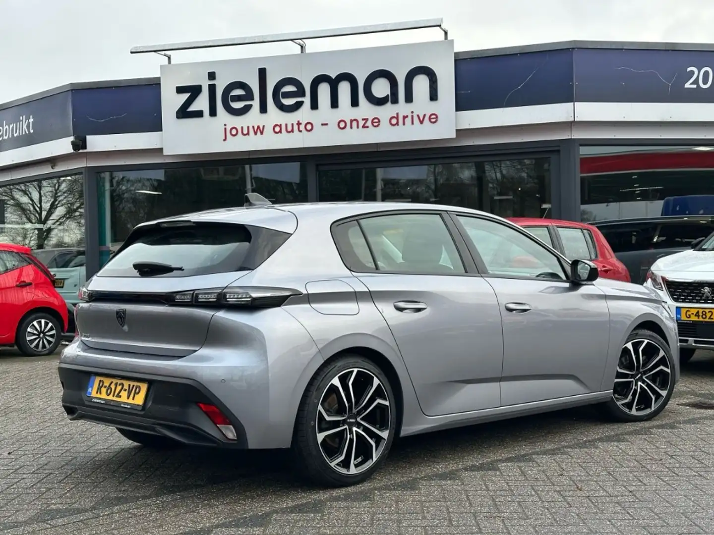 Peugeot 308 1.2 PureTech Active Pack Business - Carplay Grijs - 2